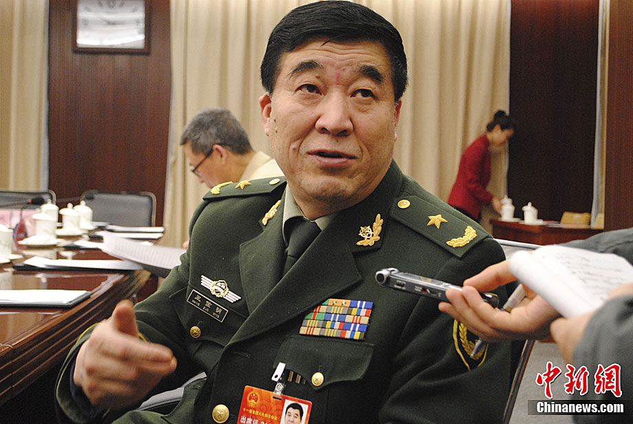 少数民族代表出席全国人大闭幕会