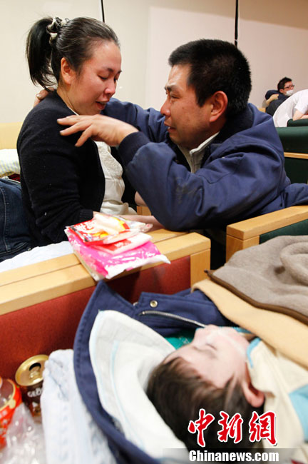 大地震图刊拥抱抚慰大地之殇