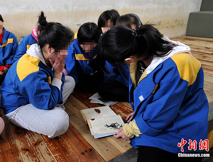 图片故事花季少女的监区生活