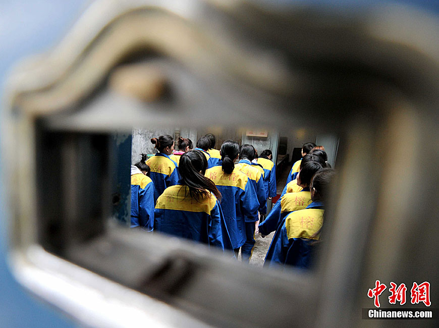 图片故事花季少女的监区生活