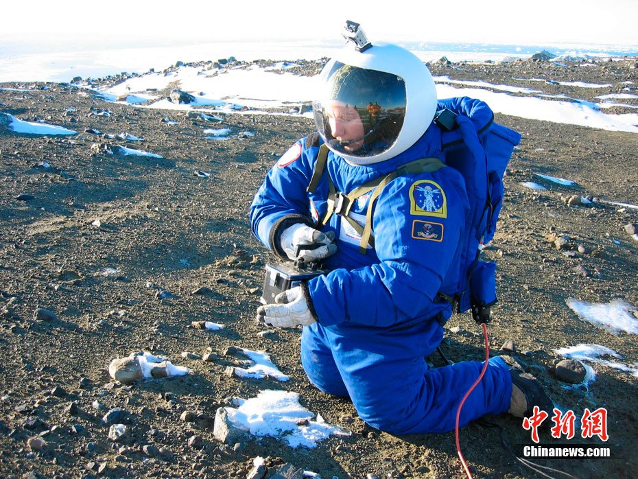 美国宇航局南极试验火星航天服-中新网