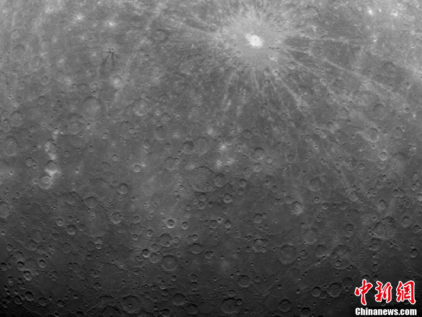 美“信使号”探测器拍摄首批水星照片