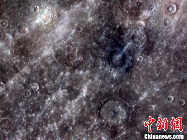 美信使号探测器拍摄首批水星照片