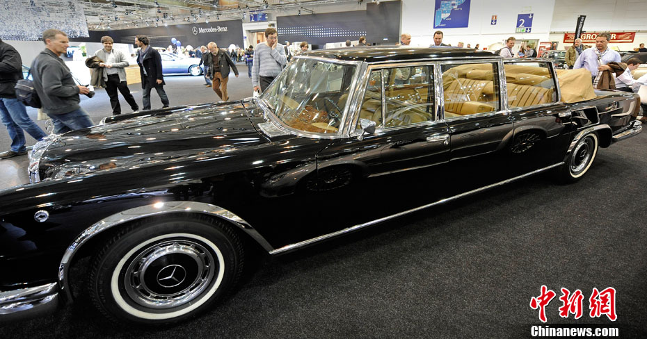 德国老式汽车展销会举行各式老爷车引领复古风
