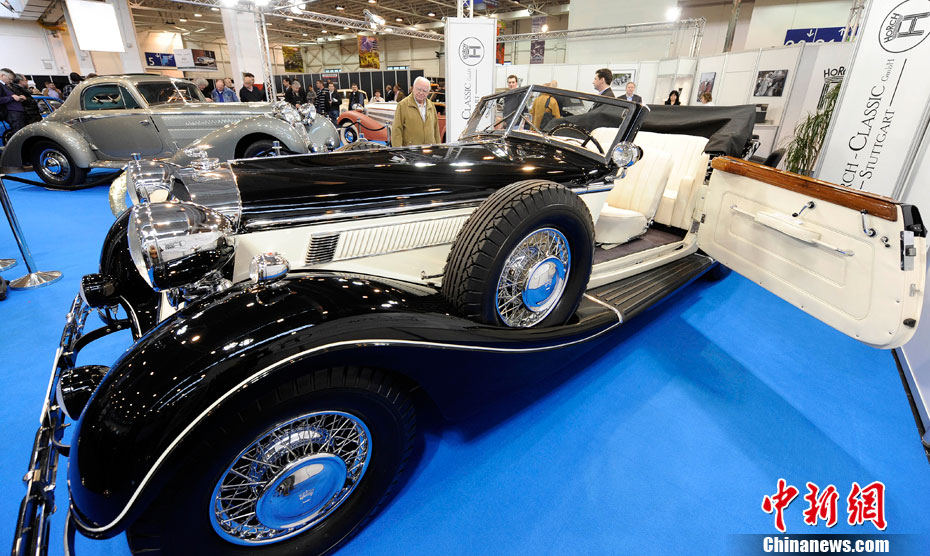 德国老式汽车展销会举行各式老爷车引领复古风