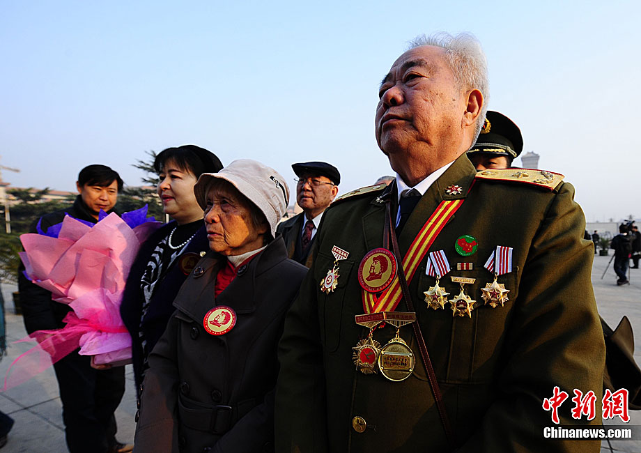 毛主席故乡群众清明节集体祭奠领袖