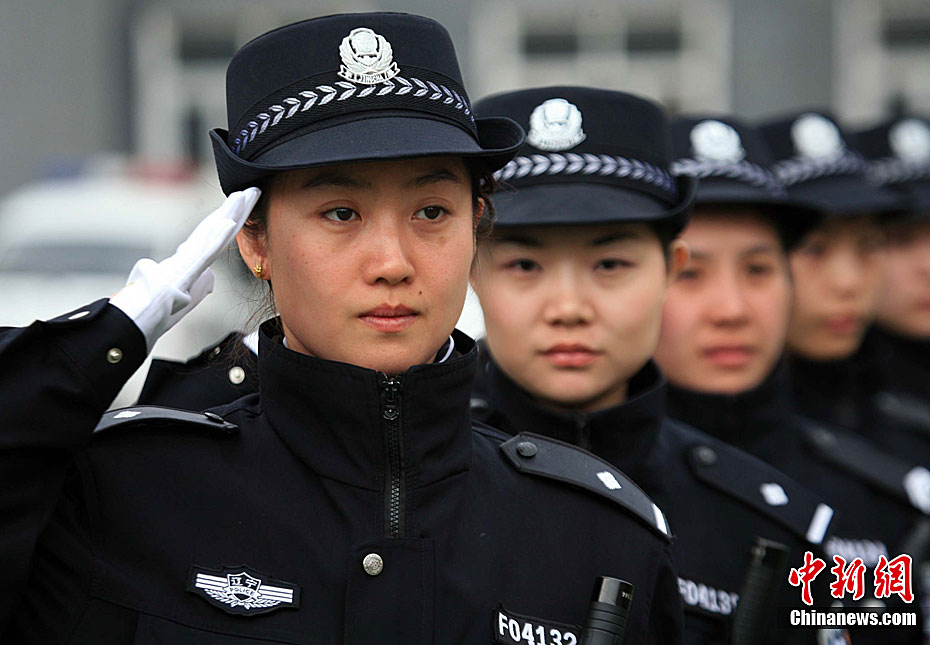 沈阳市公安局首批巡逻辅警上岗执勤