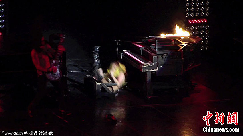 ���߸�Ь����ʧ���Ķ���˫�ų��� Lady Gagaû����������������