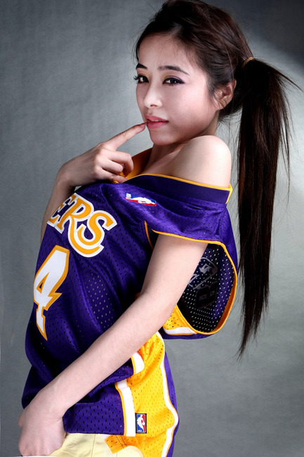 篮球宝贝混血儿袁颖芬时尚写真