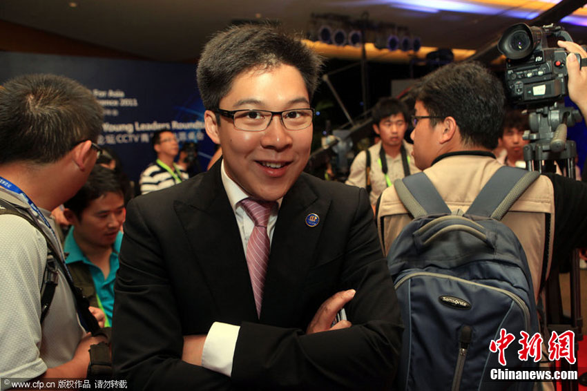 霍启刚出席博鳌亚洲论坛2011年会青年领袖圆桌会议