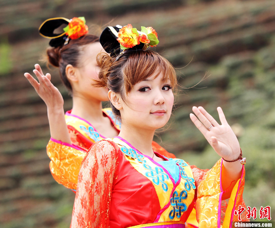 �ɲ蹤�����ˡ���Ƹ Ҫ��C�ֱ��Ҵ�Ů