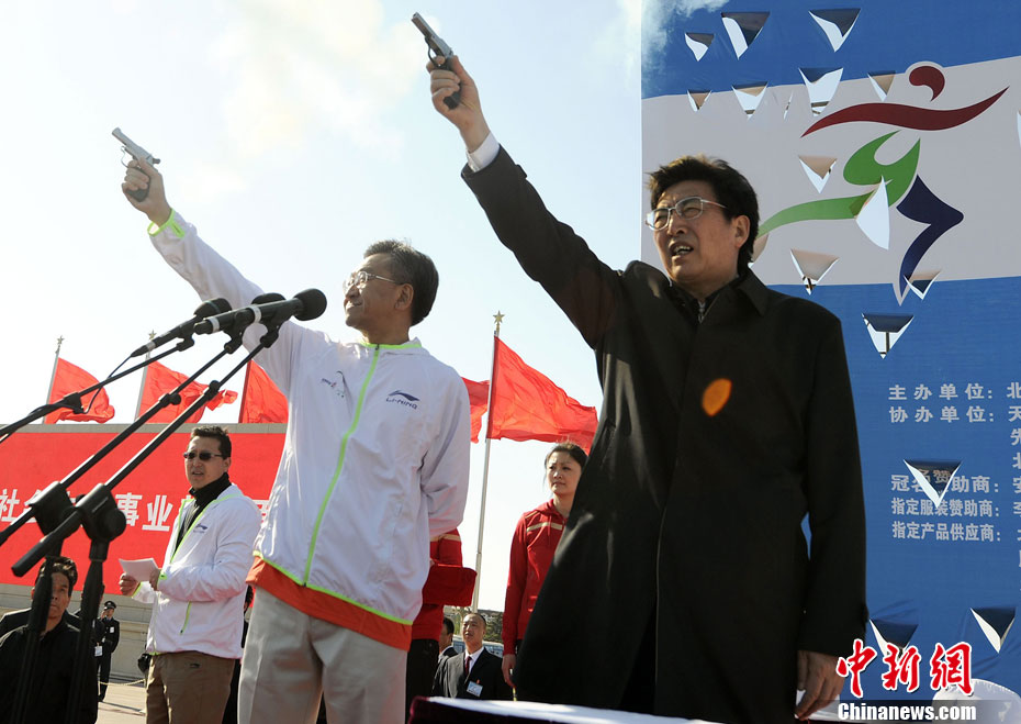 2011�������ʳ��ܽ��찲�Ź㳡��ǹ����