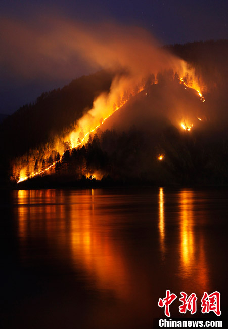 俄罗斯叶尼塞河沿岸发生森林火灾