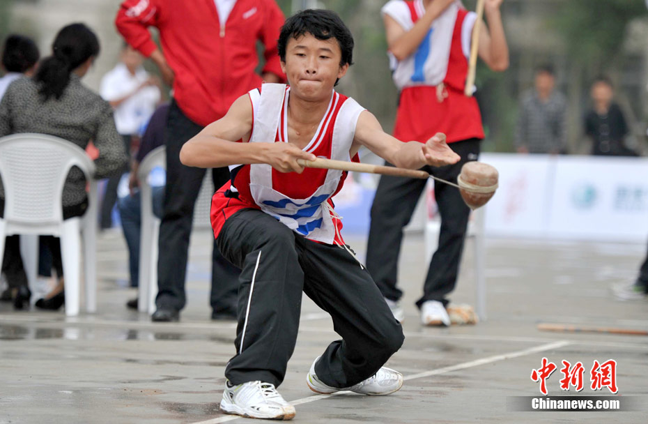 福建少数民族运动会上演陀螺大战