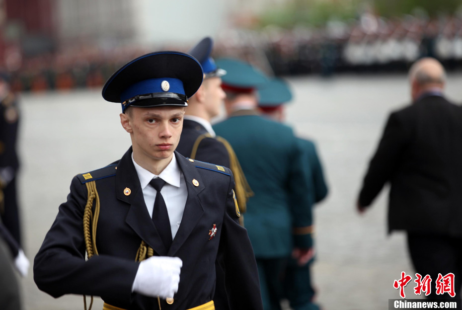 5月9日,俄罗斯莫斯科红场举行盛大阅兵式,庆祝卫国战争胜利66周年.