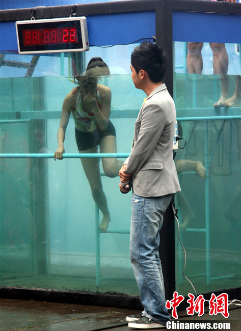 世界两大水下憋气高手对决张家界