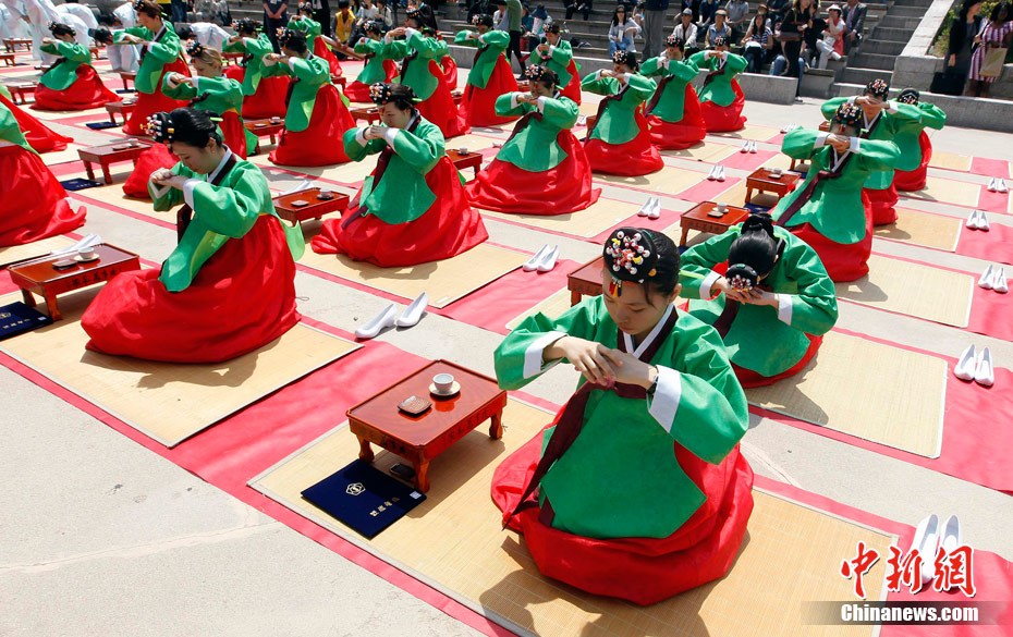 韩国首尔举行成人礼仪式-中新网