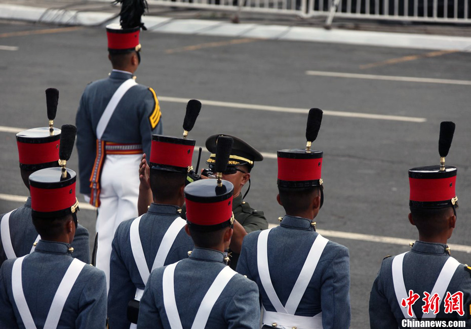 菲律宾举行阅兵式庆祝独立113周年