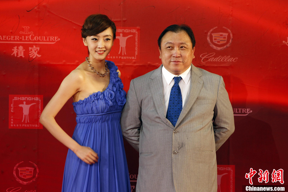 上海电影节开幕王晶携刘洋红毯演绎老少配