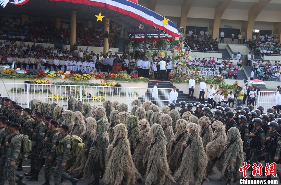 菲律宾举行阅兵式庆祝独立113周年