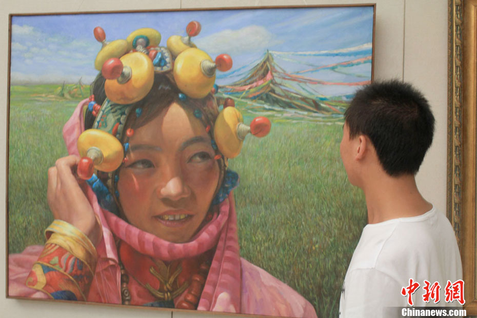 联合举办的"庆祝建党90周年甘肃省青年美术作品展"正在兰州美术馆展出