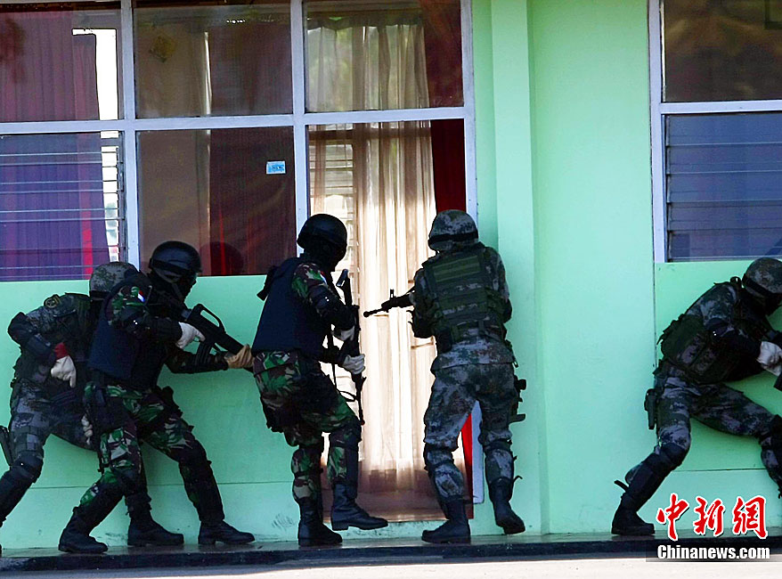 中国印尼利刃2011特种部队联合训练