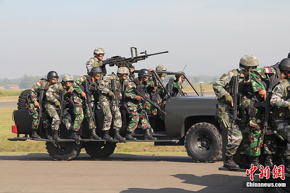 中国印尼利刃2011特种部队联合训练