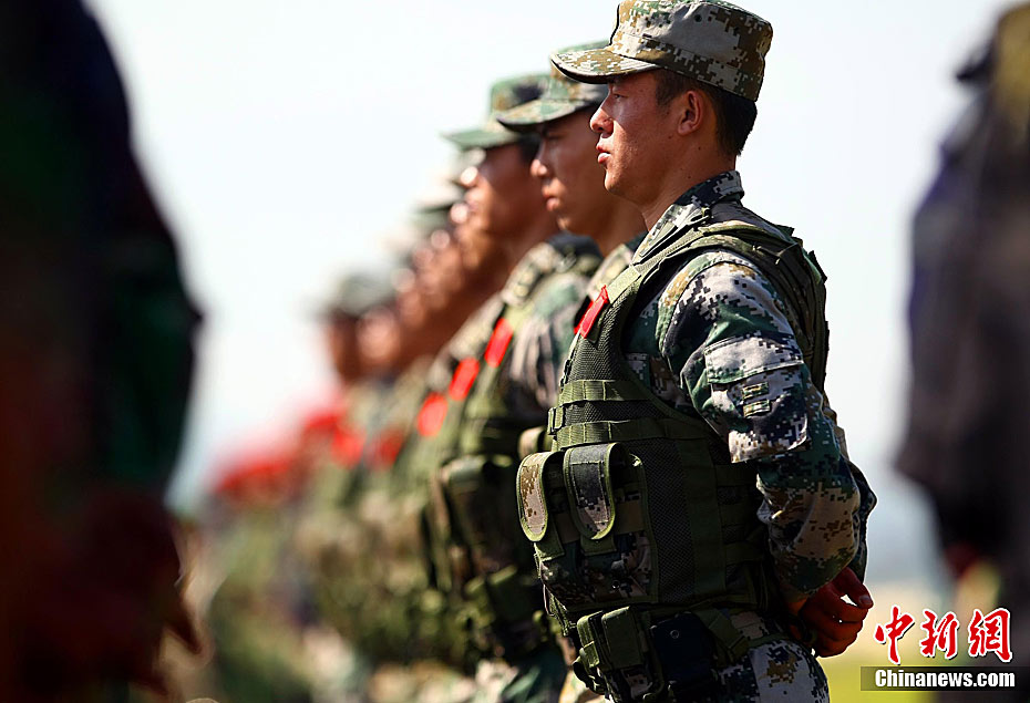 6月17日,中国人民解放军与印度尼西亚国民军"利刃-2011"特种部队联合