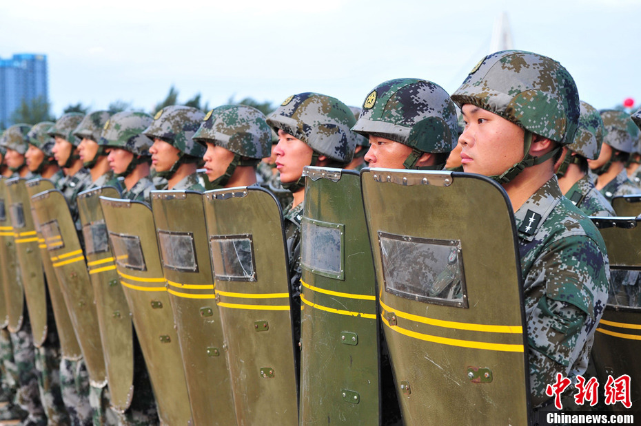 海南举行预备役部队军事科目演示