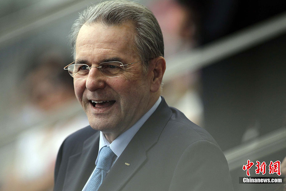 国际奥委会主席罗格现身上海世游赛场-中新网