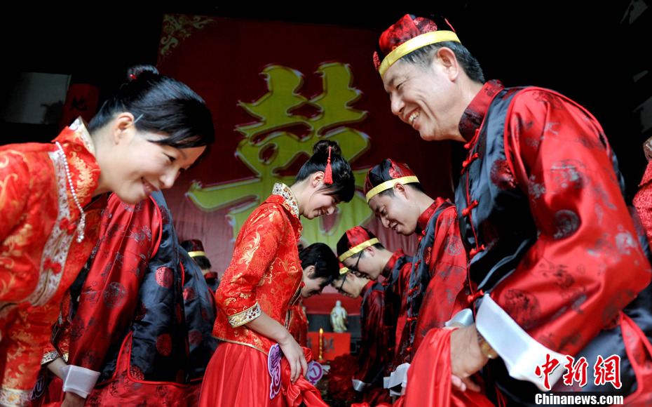 两岸新人福建古厝举行客家民俗婚礼