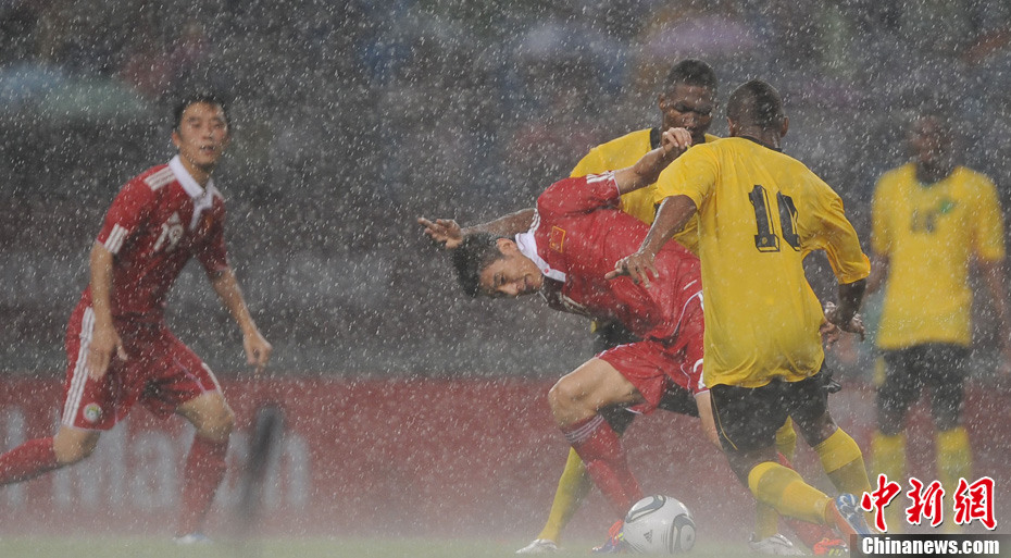 �ߺ鲨лĻս ����1��0ʤ�����