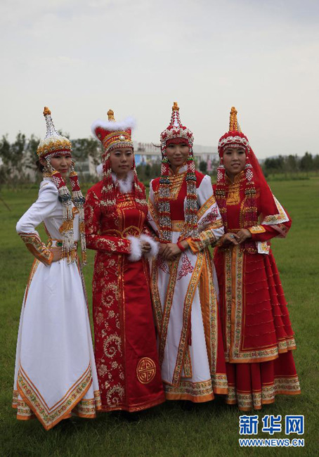第八届中国蒙古族服装服饰艺术节圆满落幕