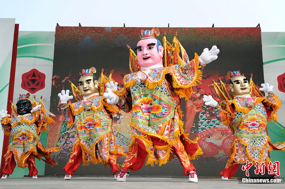 台湾电音三太子世园会内大秀兔子舞