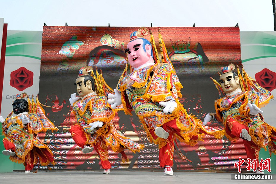 台湾电音三太子世园会内大秀兔子舞