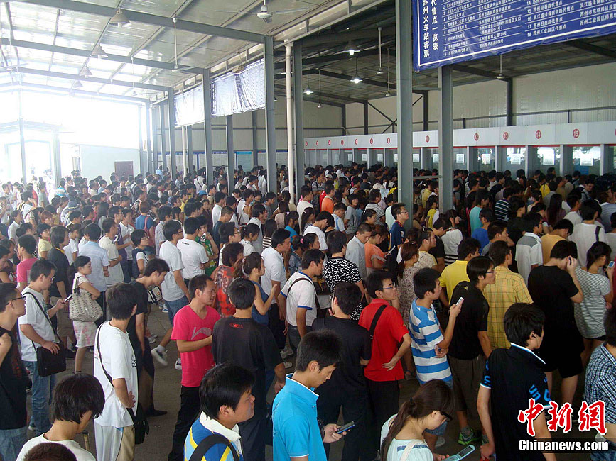 ���ݻ�վӭ�������ÿͷ��̹�Ʊ�߷�