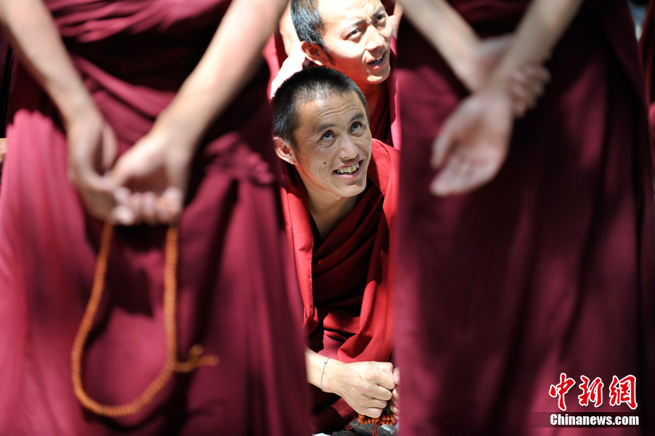 拉萨掠影色拉寺僧人辩经
