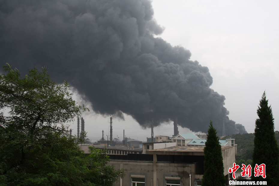 中石油大连石化分公司储油罐起火爆炸