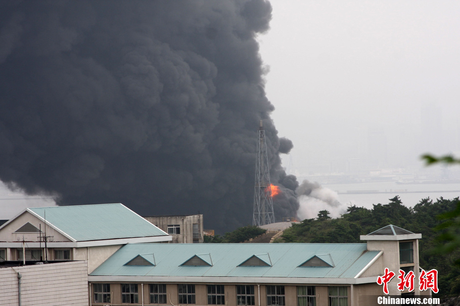 中石油大连石化分公司储油罐起火爆炸