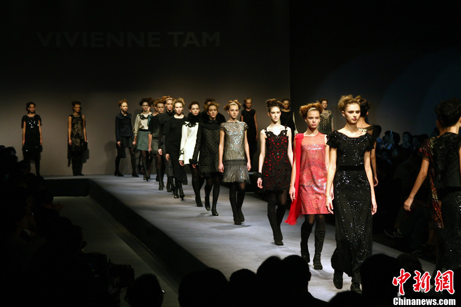 美国华裔设计师大连国际服装节秀摩登雅致1014