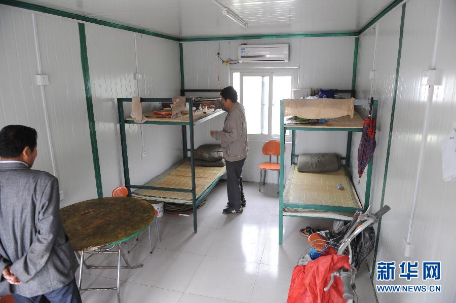 郑州市区出现集装箱宿舍日租金6元13