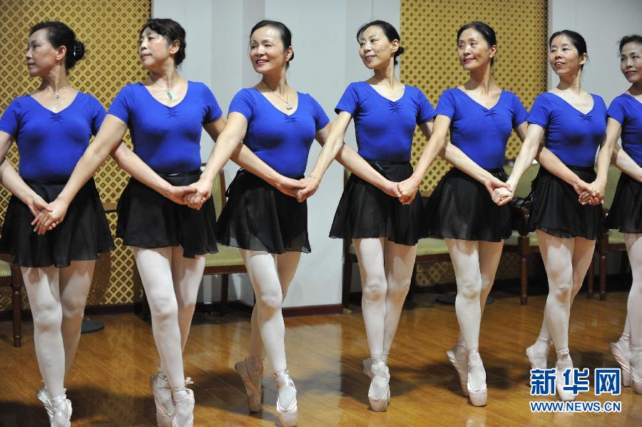 阿姨们的芭蕾舞梦55