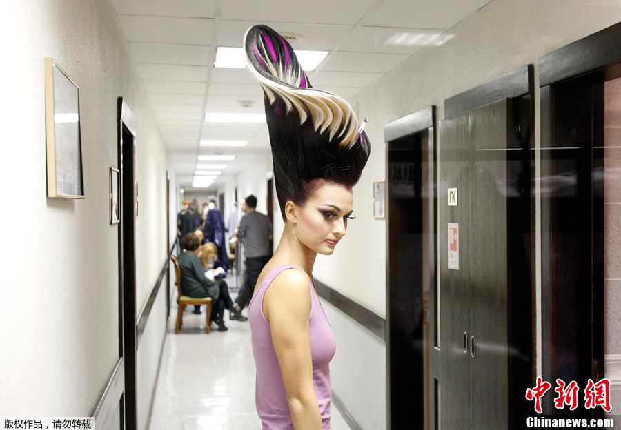 莫斯科举办发型秀极尽夸张