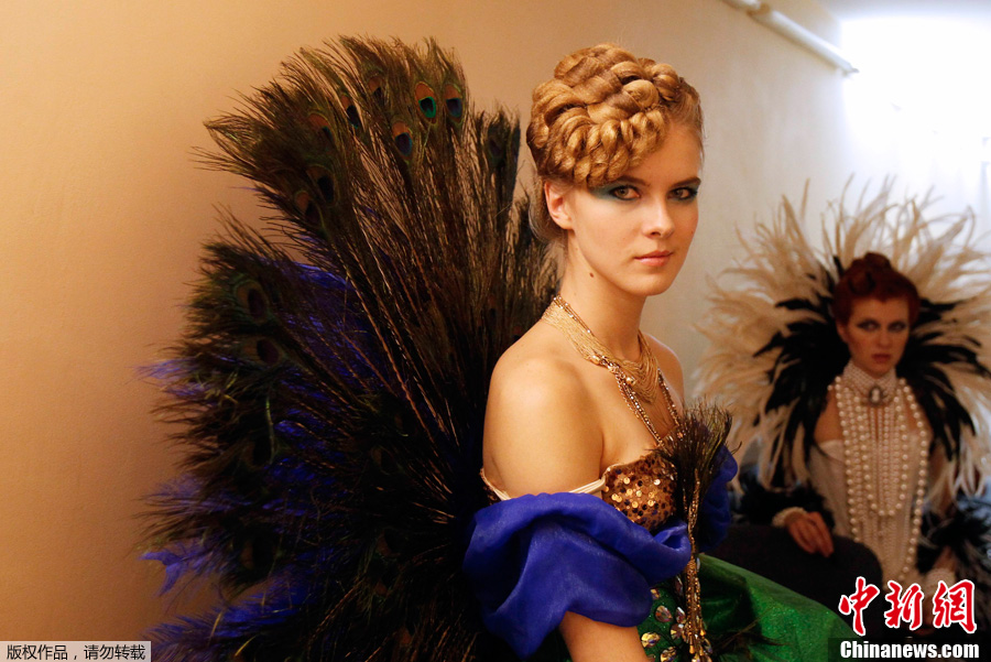 莫斯科举办发型秀极尽夸张