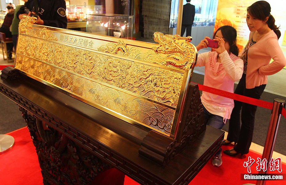 100公斤金条王亮相南京