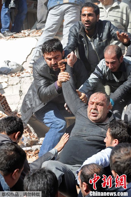 土耳其强震已致138人死350人伤
