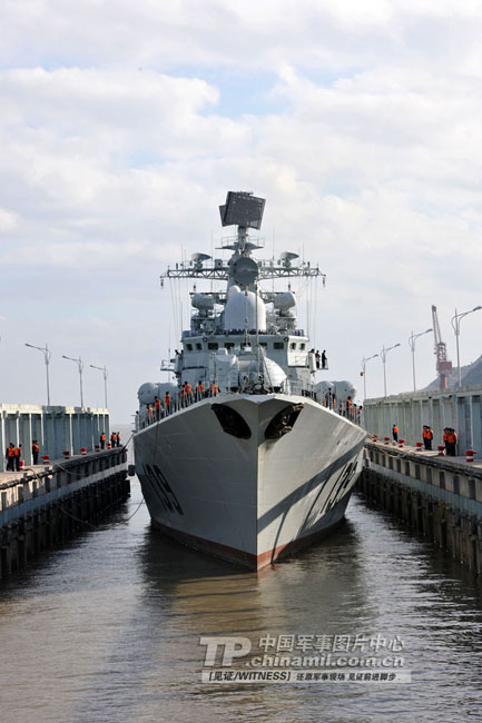 中国海军最先进消磁站为驱逐舰消磁19