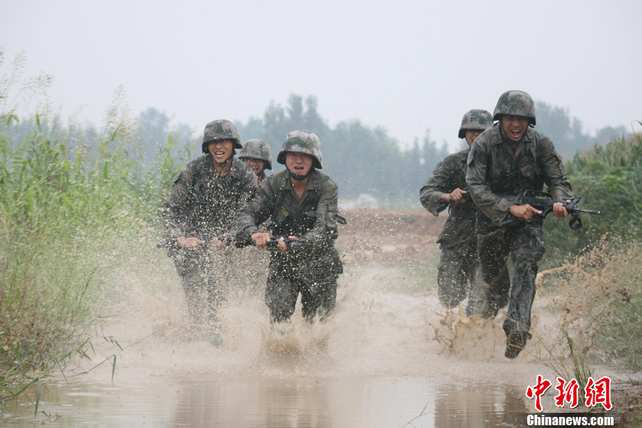 中国首批赴南苏丹维和工程兵大队集训