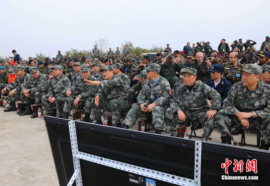 济南军区举行联合夺控机场行动演练
