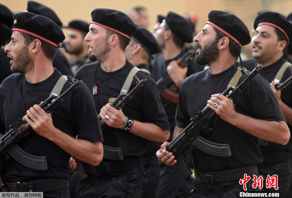 利比亚举行阅兵仪式庆祝卡扎菲下台